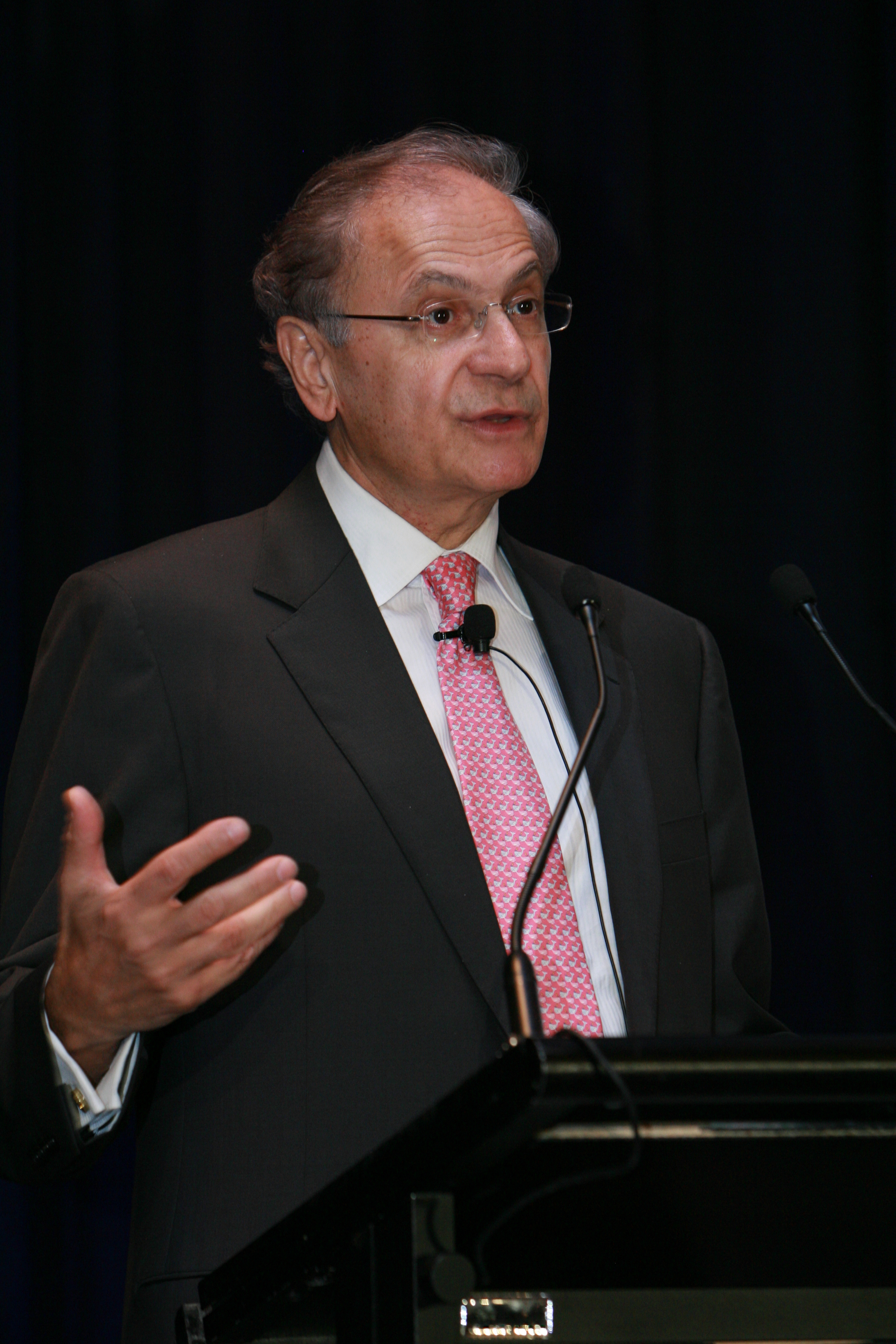 Henry Azzam speaking at the CFA Institute Middle East Investment Conference