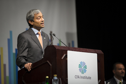 Nitin Mehta, CFA, speaking at the CFA Institute Middle East Investment Conference